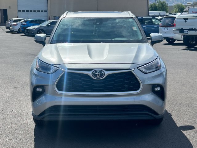 Used 2024 Toyota Highlander XLE FWD image 10