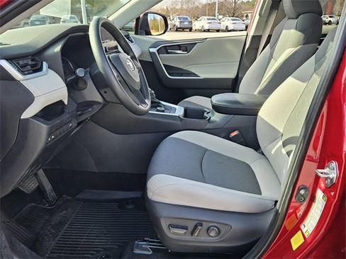 Used 2024 Toyota RAV4 XLE image 5