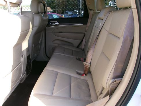 Used 2017 Jeep Grand Cherokee Limited image 17