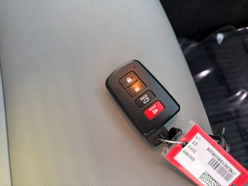 Used 2017 Toyota RAV4 Limited image 26