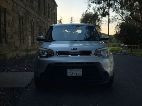 Used 2015 Kia Soul + image 29
