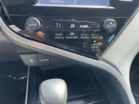 Used 2019 Toyota Camry SE image 40