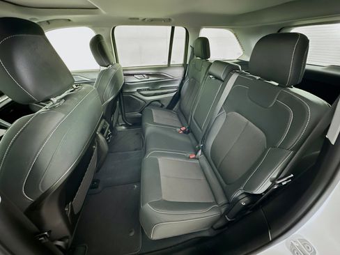 Used 2023 Jeep Grand Cherokee Laredo w/ Luxury Tech Group I image 28