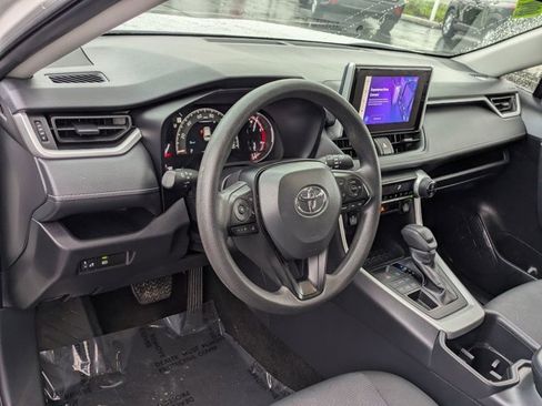 Used 2025 Toyota RAV4 XLE image 17