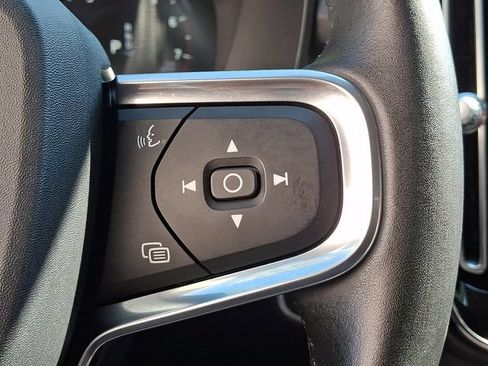 Used 2021 Volvo XC40 T5 Momentum AWD/4WD image 22