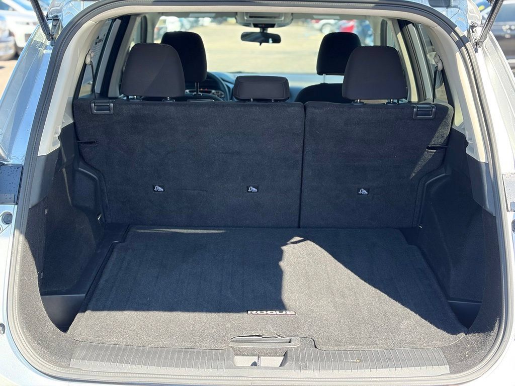 Used 2024 Nissan Rogue S AWD/4WD image 9
