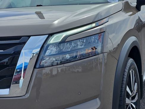 Used 2025 Nissan Pathfinder Platinum w/ Cargo Package FWD image 9