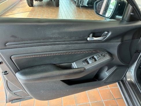 Used 2022 Nissan Altima 2.5 SR w/ Midnight Edition Package image 12