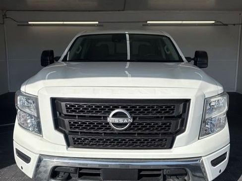 Used 2024 Nissan Titan SV w/ SV Convenience Package RWD image 18