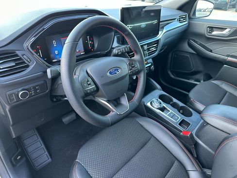 Certified 2025 Ford Escape ST-Line w/ Tech Pack #1 image 9