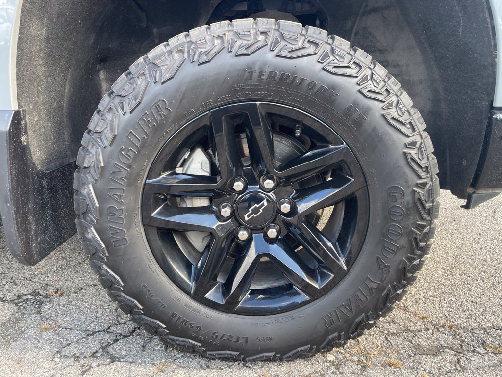 Used 2025 Chevrolet Silverado 1500 Custom Trail Boss w/ LPO, Dark Essentials Package AWD/4WD image 12