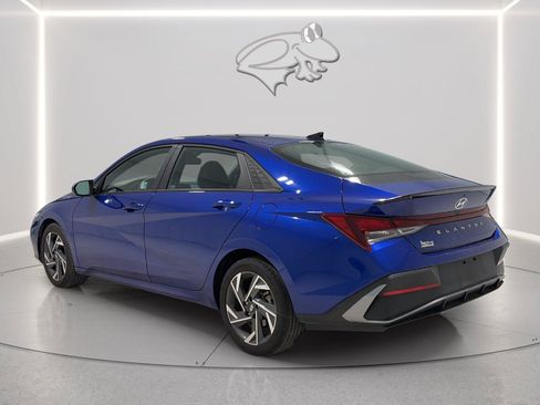 Used 2025 Hyundai Elantra Sport FWD image 3