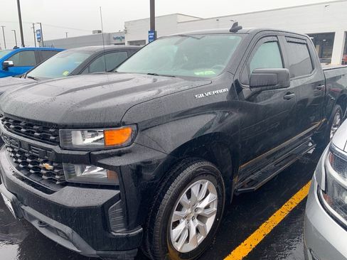 Used 2019 Chevrolet Silverado 1500 Custom w/ Custom Convenience Package RWD image 2