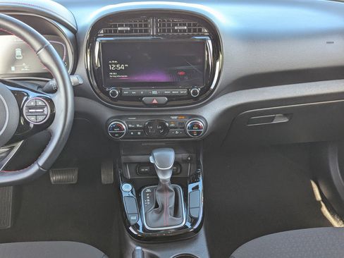 Used 2023 Kia Soul GT-Line image 18