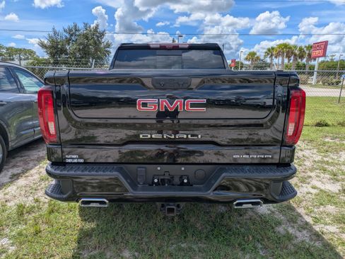 Used 2025 GMC Sierra 1500 Denali w/ Denali Reserve Package AWD/4WD image 5