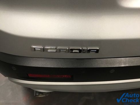 Used 2019 GMC Acadia SLT image 15