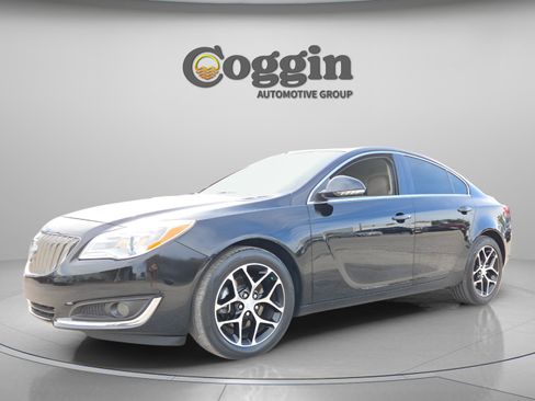 Used 2017 Buick Regal Sport Touring FWD image 1