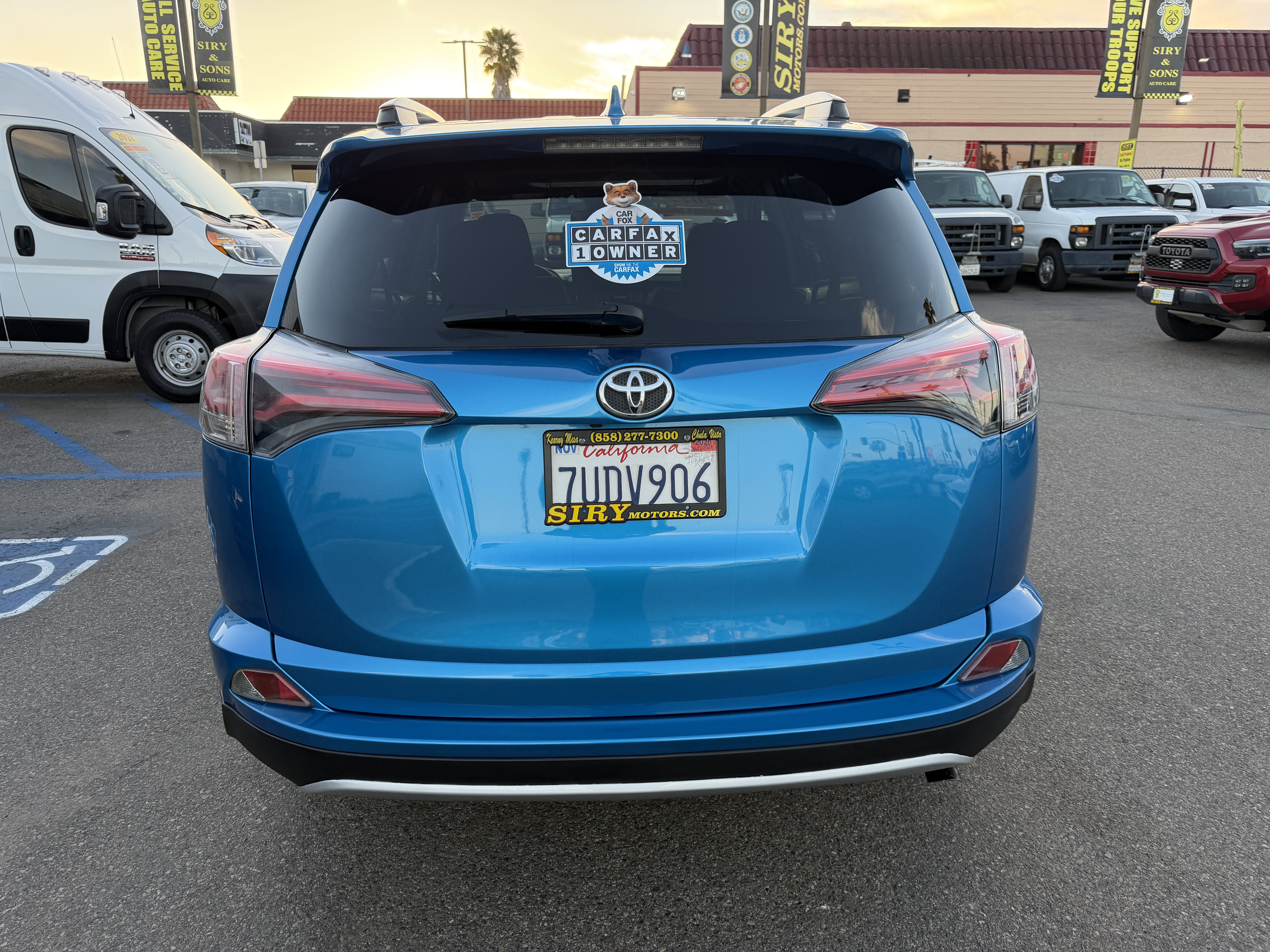 Used 2017 Toyota RAV4 XLE w/ Preferred Accessory Package FWD image 4