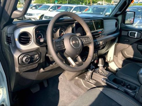 Used 2024 Jeep Wrangler Unlimited Sport AWD/4WD image 4