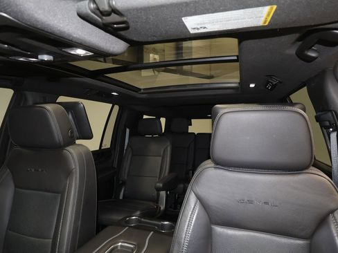 Certified 2023 GMC Yukon XL Denali w/ Advanced Technology Package AWD/4WD image 19