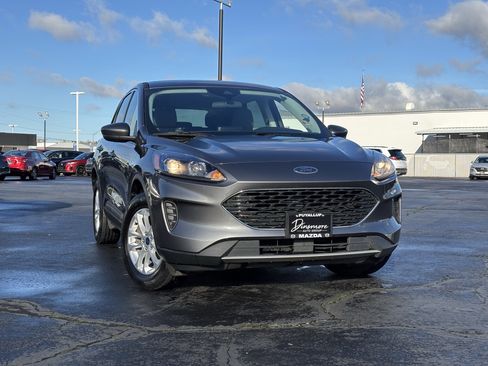 Used 2021 Ford Escape SE image 3