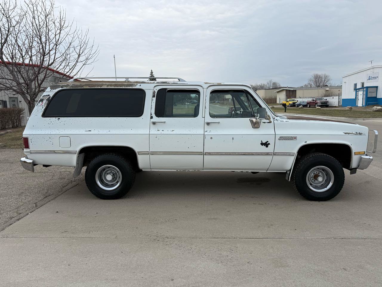 Used 1987 GMC Suburban 4WD image 4