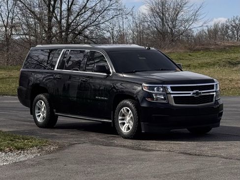 Used 2017 Chevrolet Suburban LT image 1