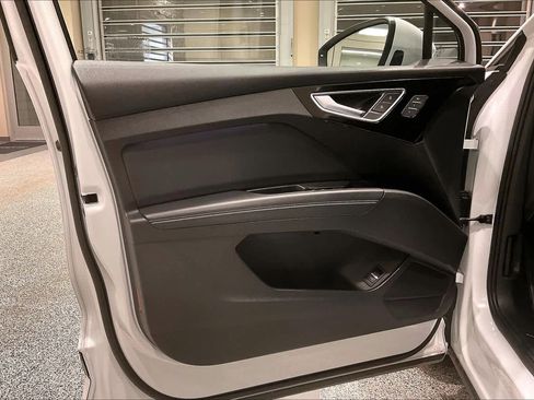 Used 2024 Audi Q4 e-tron Premium Plus image 20