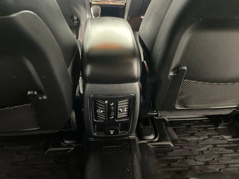 Used 2018 Jeep Grand Cherokee Laredo AWD/4WD image 20