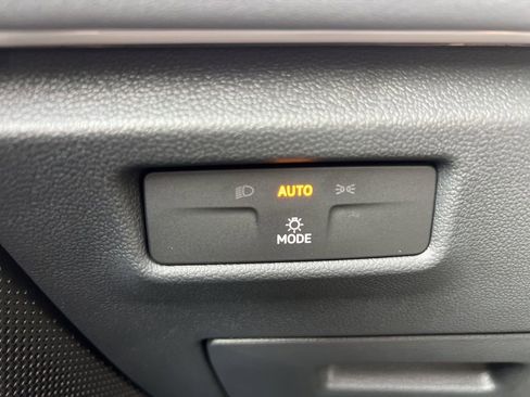 New 2026 Volkswagen Tiguan SE image 22