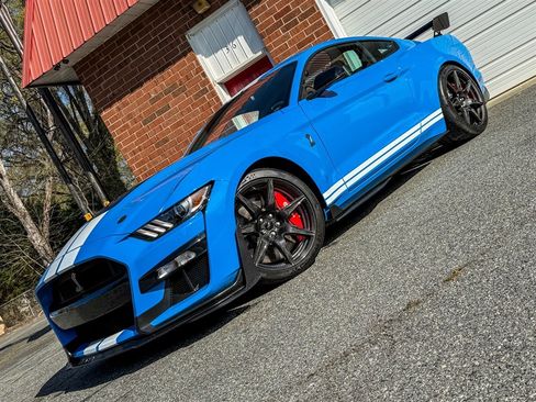 Used 2022 Ford Mustang Shelby GT500 w/ Carbon Fiber Track Pack image 3