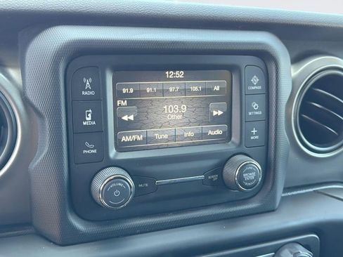 Used 2018 Jeep Wrangler Unlimited Sport S AWD/4WD image 14
