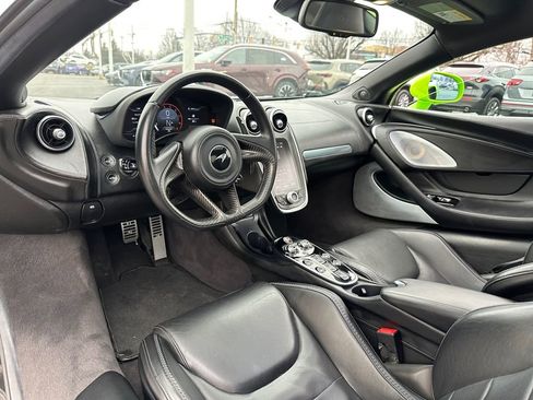 Used 2021 McLaren GT image 22