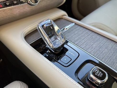 Certified 2024 Volvo XC90 T8 Ultimate image 20