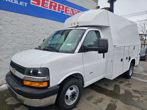New 2025 Chevrolet Express 3500 w/ Power Convenience Package RWD image 2