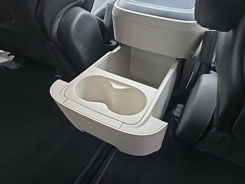 Used 2024 Chrysler Pacifica Touring-L image 77