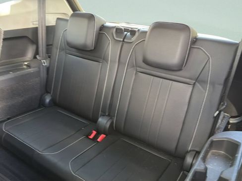 Certified 2022 Volkswagen Tiguan SE FWD image 33