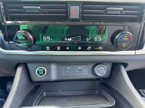 Used 2021 Nissan Rogue SV AWD/4WD image 18