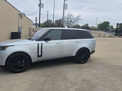 Used 2023 Land Rover Range Rover SE image 1