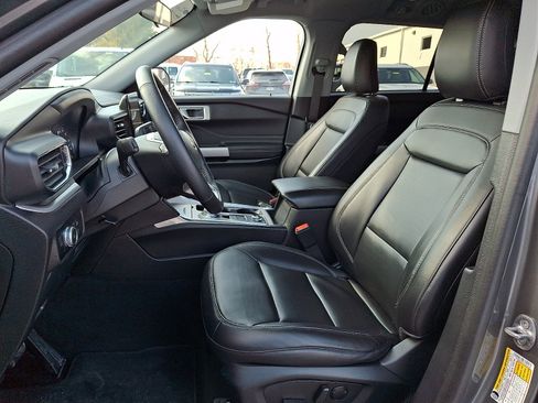 Certified 2023 Ford Explorer XLT w/ Equipment Group 202A AWD/4WD image 16