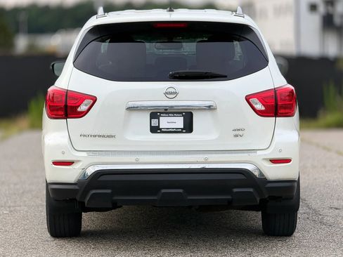Used 2017 Nissan Pathfinder SV AWD/4WD image 4