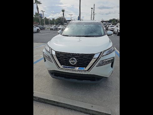 Used 2021 Nissan Rogue SV w/ Premium Package FWD image 16