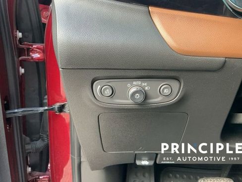 Used 2022 Buick Encore GX Essence FWD image 21