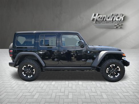 Used 2025 Jeep Wrangler Unlimited Rubicon 4xe w/ Convenience Group AWD/4WD image 10