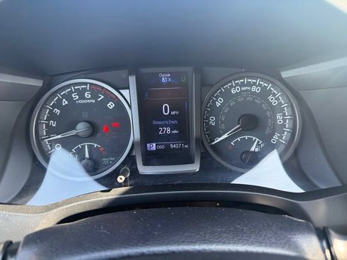 Used 2020 Toyota Tacoma TRD Off-Road w/ TRD Premium Off Road Package AWD/4WD image 3