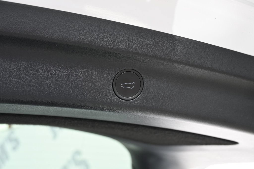 Used 2022 Tesla Model Y Performance AWD/4WD image 14