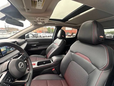 Certified 2025 Nissan Kicks SR w/ SR Premium Package AWD/4WD image 14