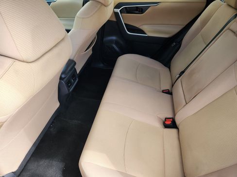 Used 2022 Toyota RAV4 LE image 39