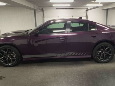 Used 2022 Dodge Charger R/T w/ Plus Group RWD image 5