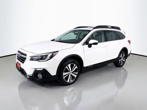 Used 2018 Subaru Outback 2.5i Limited AWD/4WD image 3
